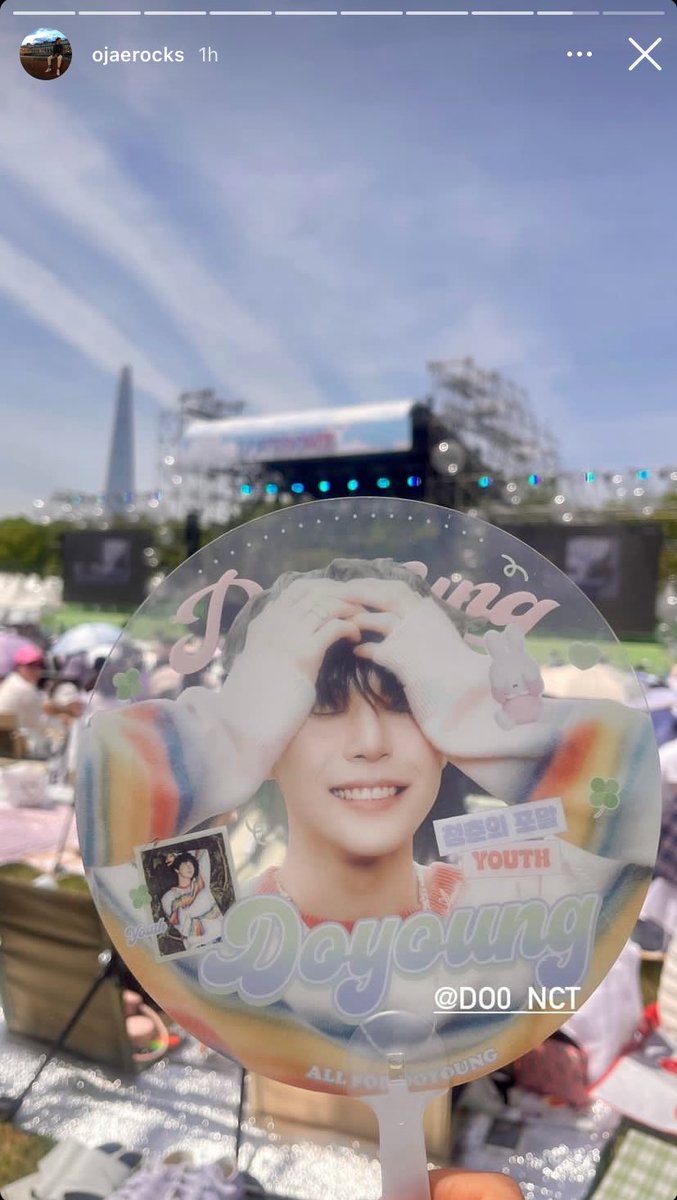 ojaerocks is truly doyoung’s father in the industry why is he already inside at lovesome festival at noon when doyoung performs later at 8 PM 😭😭