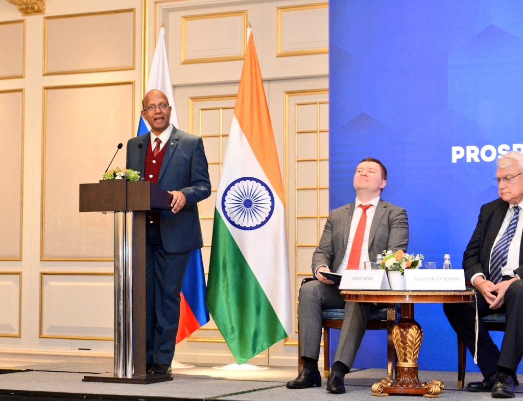 DPIIT in collaboration with @IndEmbMoscow & @investindia, with M/o Economic Development of  Russian Federation organized first India-Russia Investment Forum. @DPIITGoI Secy Rajesh K. Singh, Amb @vkumar1969 & Mr. Vladimir Ilyichev, Dy. M/o Economic Development addressed Forum.