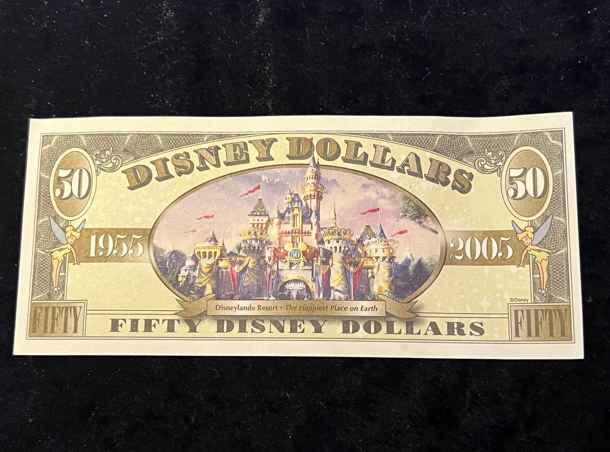 50周年の時のディズニードルが出て来た。 しかも50ドル札があった