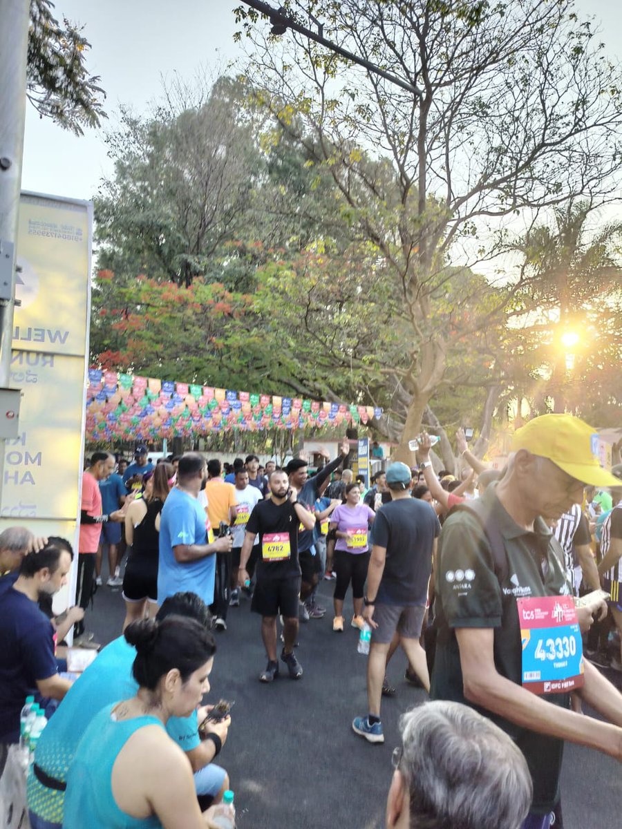 हज़ारों उत्साही धावकों के साथ बेंगलुरु के बीचों-बीच दौड़ना - क्या दिन था!  #JourneyToTheStart
