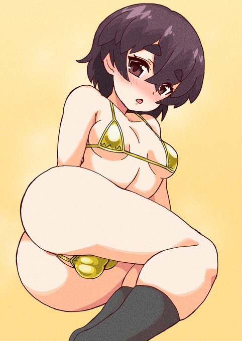 去年の金ビキニ置いときますね 