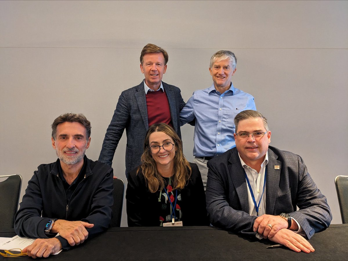 AnnekeVdWalt tweet media