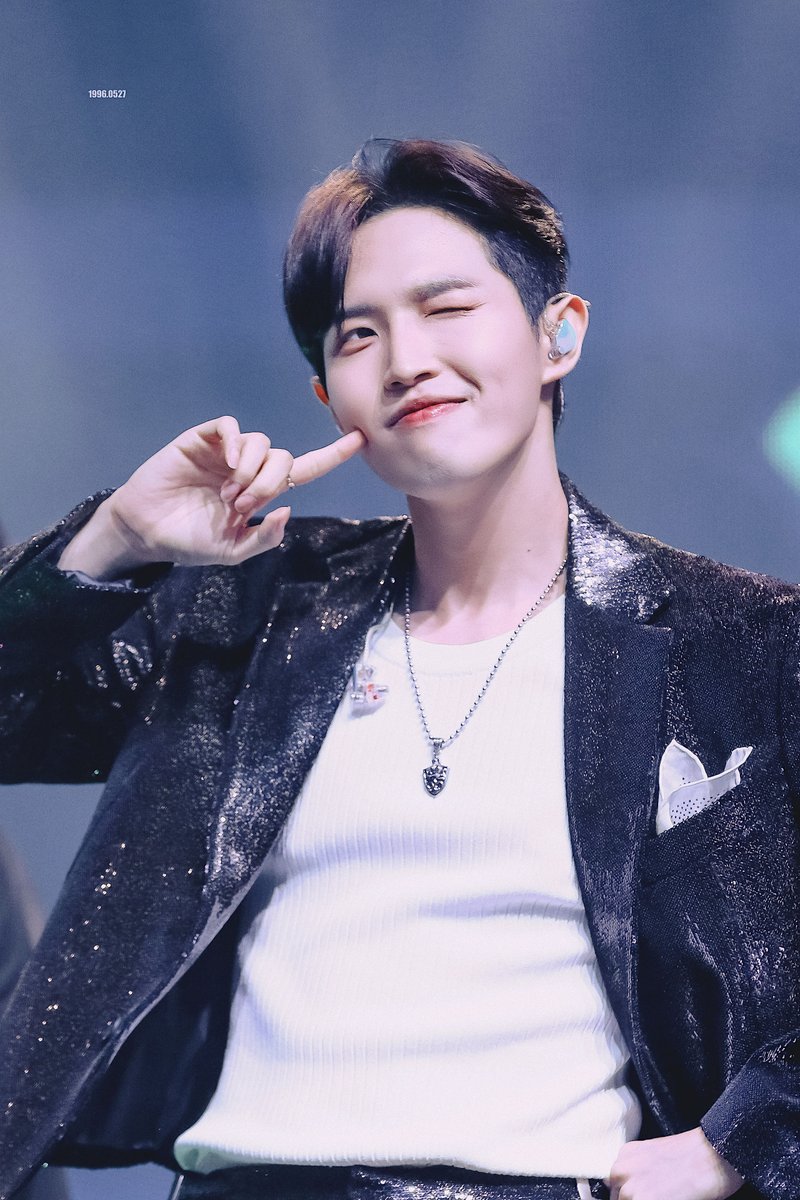 _1996_0527_'s tweet photo. 240427 🖤💙 
#김재환 #KIMJAEHWAN https://t.co/BL5xTlbhCL