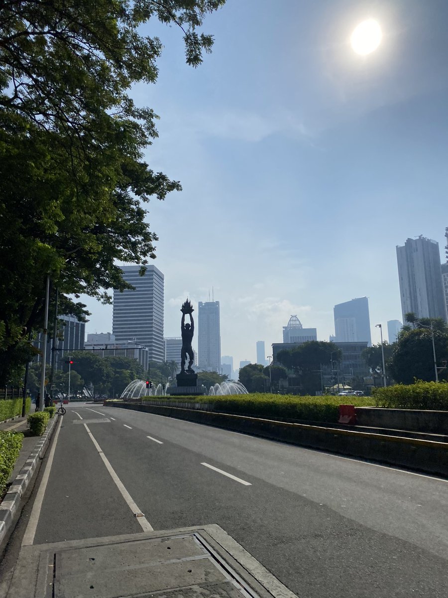 haikalstr's tweet photo. 25.25k for the 25th birthday - also committed to donate IDR 100k for every KM i ran 🥳

it was a good run! grateful ive lived this long, grateful i get to run, grateful for the ability to do hard things and still have fun with it.

pain is temporary, PBs are forever 💪🏃‍♂️ https://t.co/e4ewWnRsVt