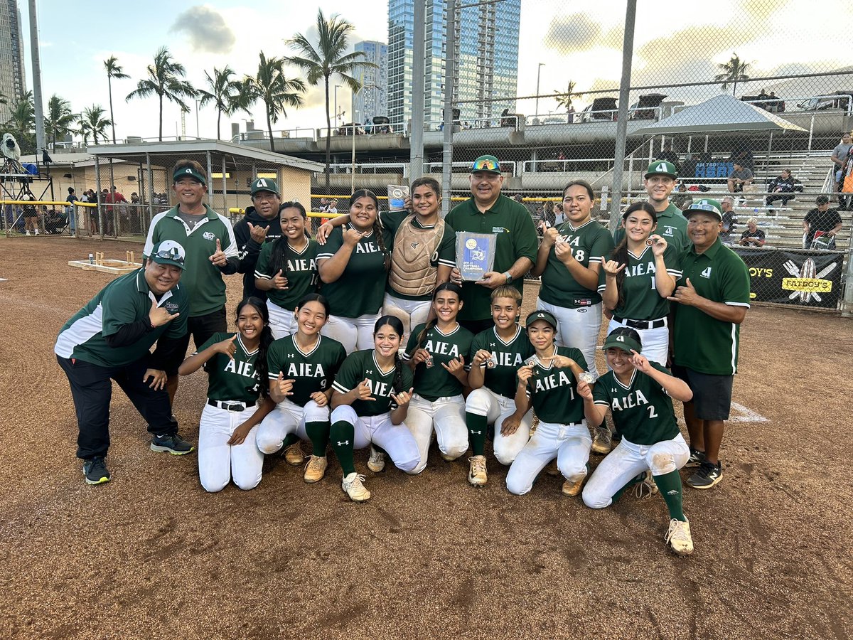 Congratulations to Aiea for winning the 2024 @OIASports DII Softball Championship! Na Ali'i beat the Radford Rams, 7-1, to win their third league title and first since 2017 🏆🥎 @HIsportsradio