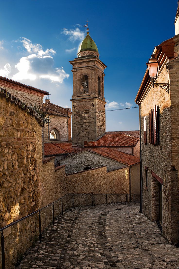 Buongiorno e buona domenica a tutti, ma proprio tutti!!! 📷 Verucchio (Rimini)