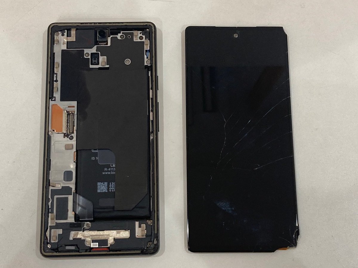 SMAPPLETENNZIN's tweet image. スマップル天神店です(^^)/
Androidも修理承っております。
今回の修理は【Googlepixel 6A】
水没してしまいタッチ操作が効かなくなってしまった状態ですが、画面交換にて改善されました😊
#Android #Android修理 #水没 #スマホ修理 #天神