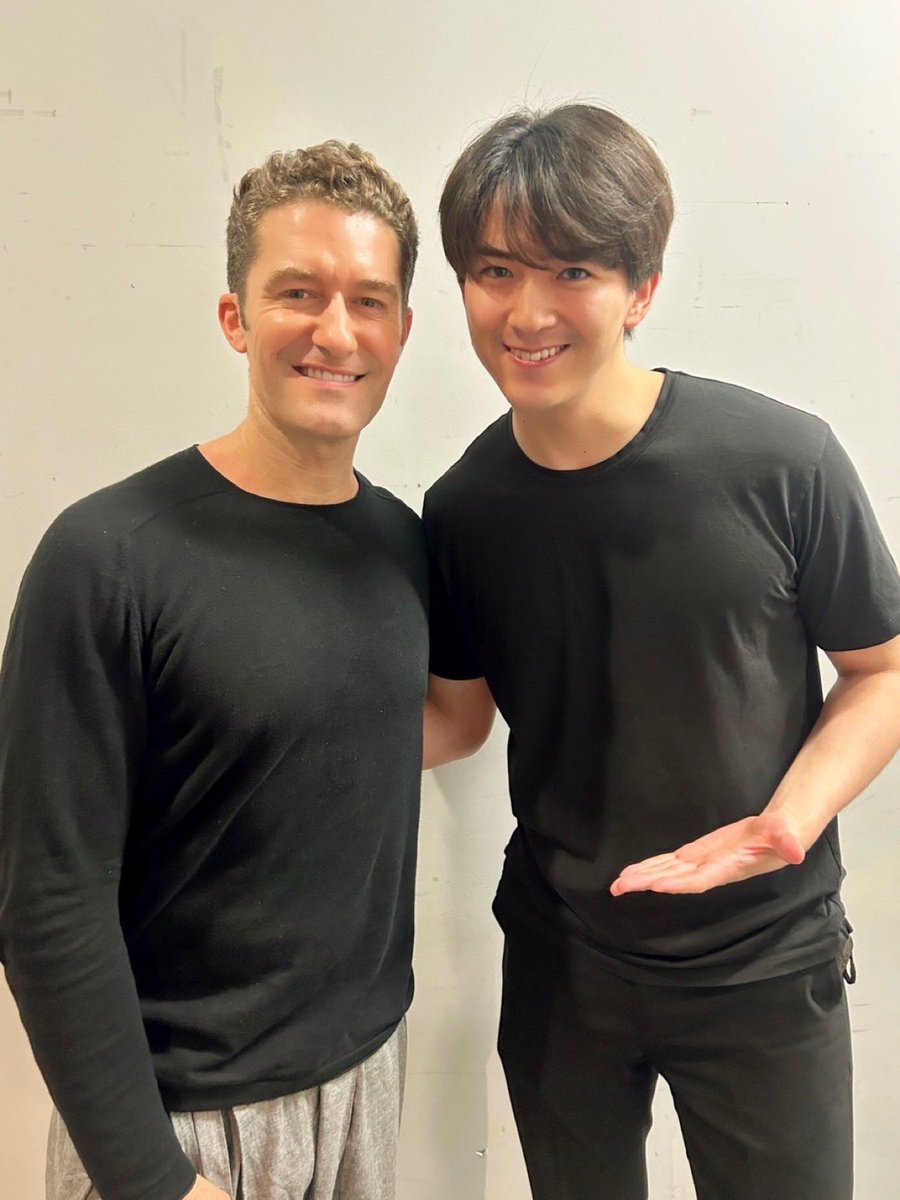 実は、、
#シカゴ 観劇後
マシューモリソンさんとお会いできました🥹
チャーミングで優しくてジェントルマン。

そしてなんと！
NHKFM 『#妄想ミュー研』第2弾の放送で
ゲスト出演していただきます👏🏻

5/4(土) 夜9:00-9:50放送です！
是非お聴きください📻