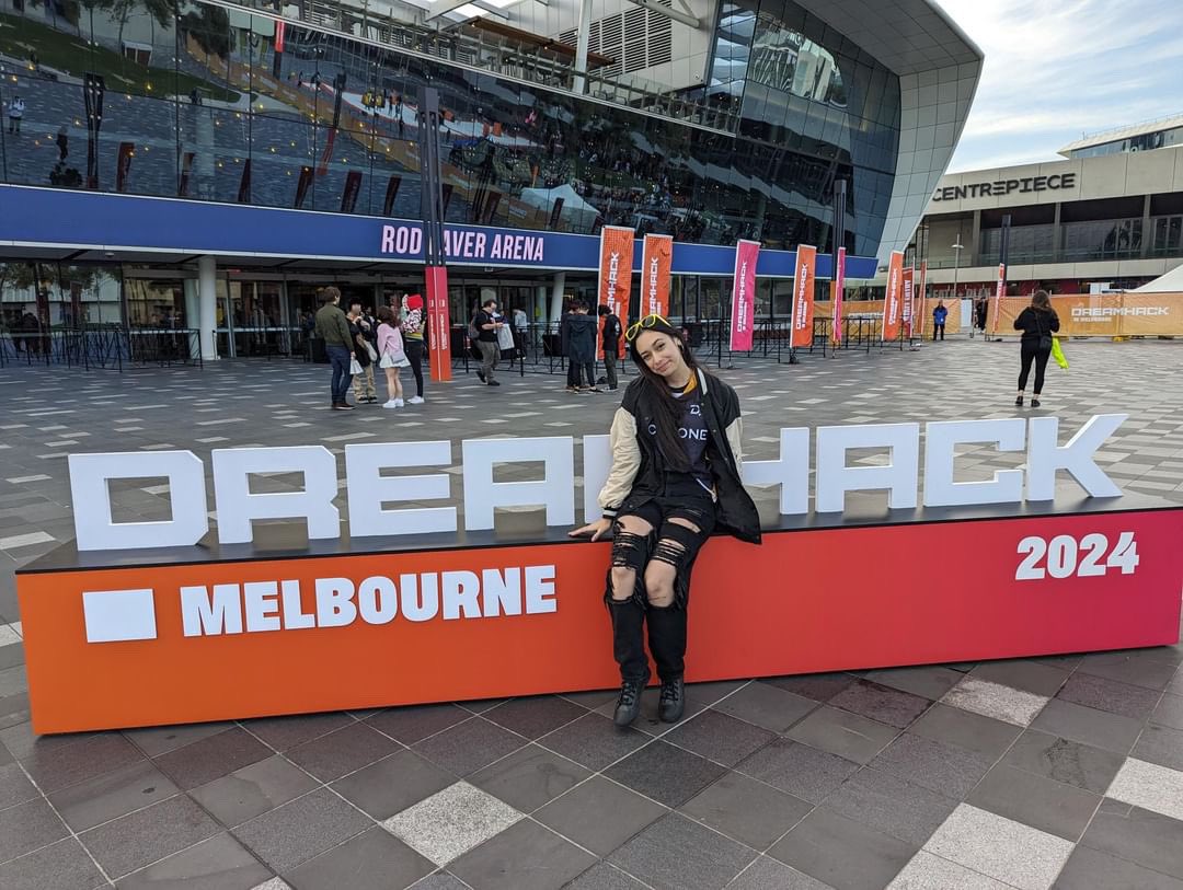 KneeyaahXx's tweet photo. @DXAEsports out touching grass @ #Dreamhackau https://t.co/yRLZF2Vh5y