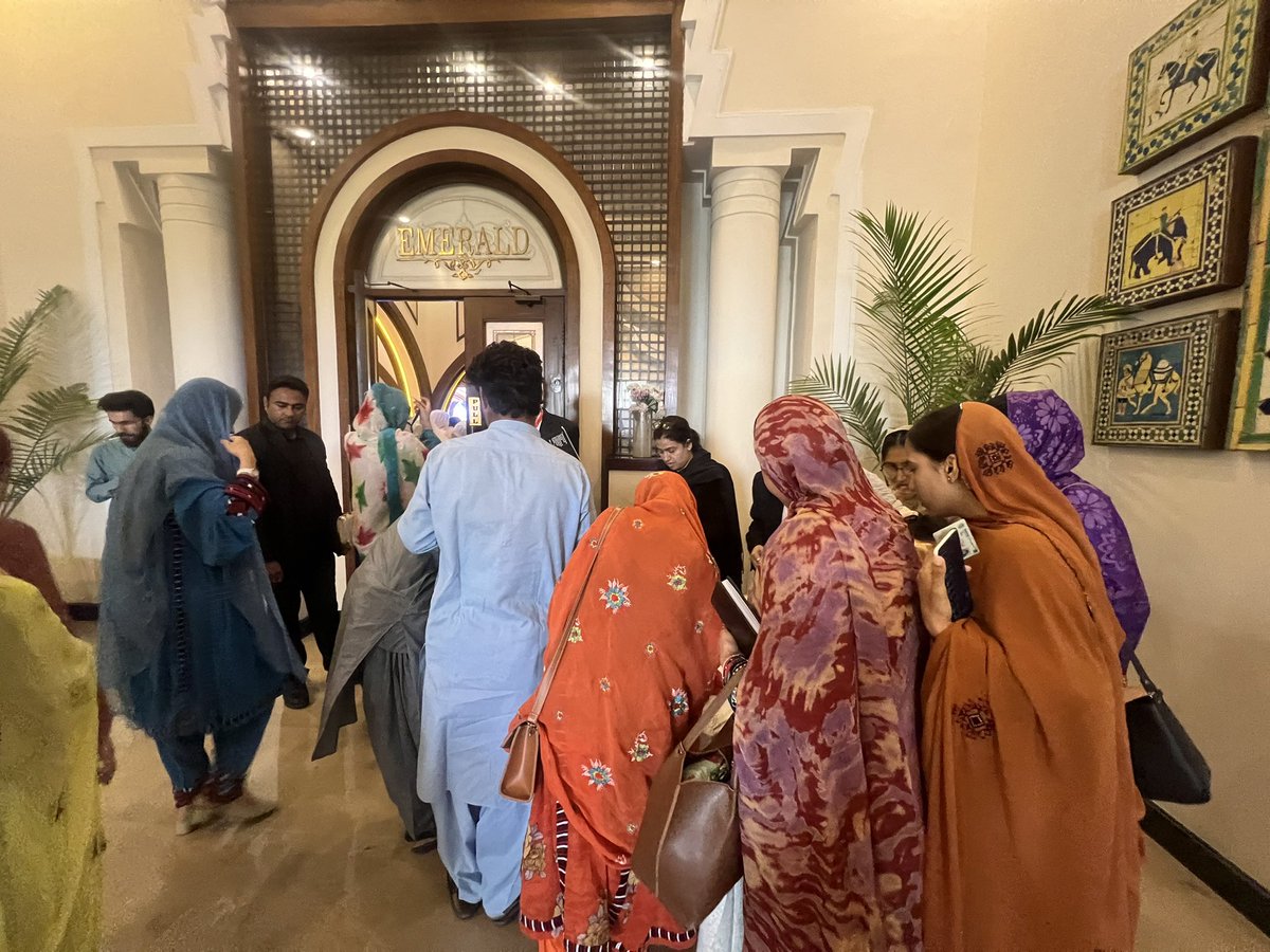 Despite a full hall to hear @MahrangBaloch_ there is still a rush at the registration desk at Falettis Lahore for the #AJCONF where Baloch women gather to participate.