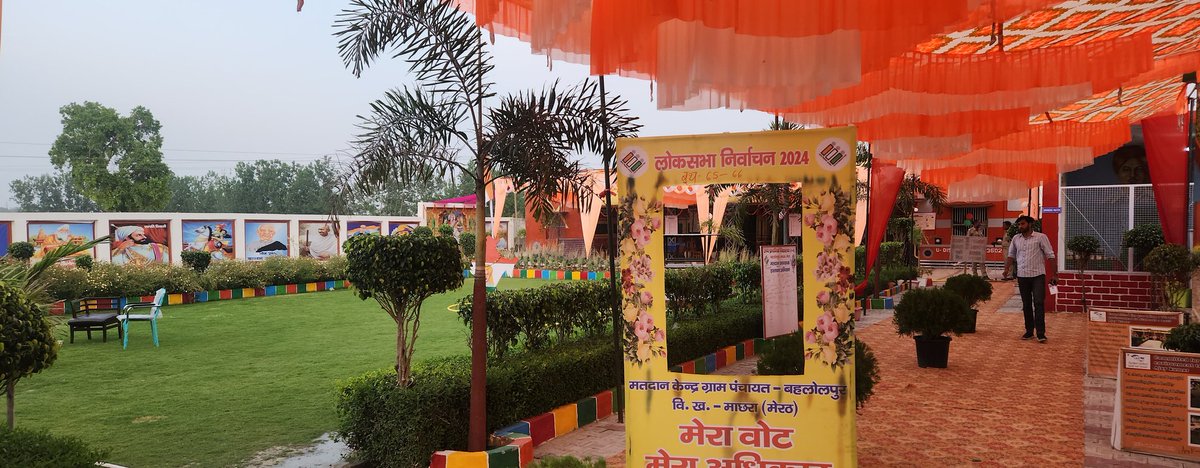 विकासखंड - माछरा स्थित उच्च प्राथमिक विद्यालय, बहलोलपुर के प्रधानाचार्य, श्री अजय कुमार द्वारा मतदान दिवस पर भव्य रूप से सजवाए गय मतदान केंद्र की छायाचित्र। @ECISVEEP @ceoup @CommissionerMe3 @DmMeerut @cdomeerut @SuchnaMeerut @PIB_India @ANI