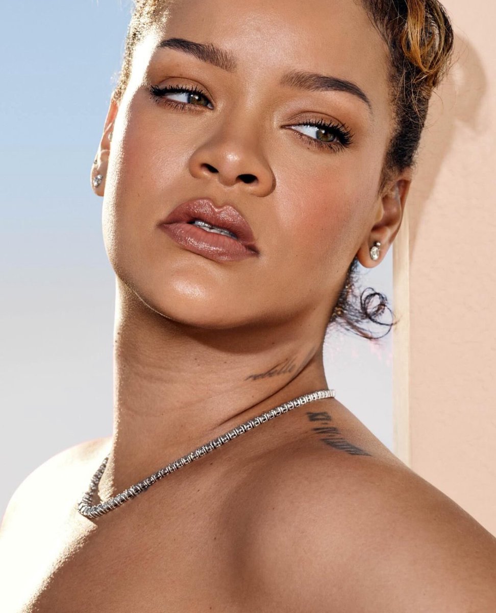 Rihanna บอกว่าอัลบั้มของเธอจะดีมากแน่ๆ “มันต้องดีอยู่แล้ว นี่คือสาเหตุเดียวเลยที่อัลบั้มยังไม่ออก ถ้าฉันยังไม่รู้สึกดีกับมันหรือรู้สึกว่ามันแสดงให้เห็นถึงความเปลี่ยนแปลงและช่วงเวลาที่ฉันหายไป มันควรแสดงถึงการเติบโต ฉันอยากเล่นอยากสนุกกับอัลบั้มและแสดงให้เห็นว่าฉันมาถึงจุดไหนแล้ว”