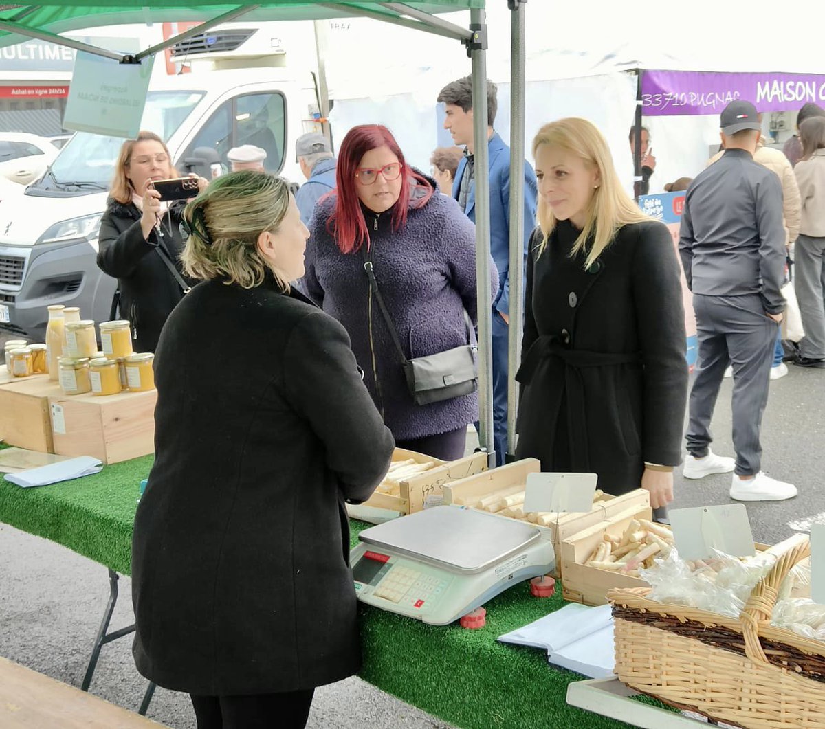 Comme chaque année, nous participons à la très célèbre « @FetedelAsperge » à Etauliers ! 

Félicitations aux producteurs et aux commerçants pour leur travail de grande qualité qui fait la fierté de notre territoire !