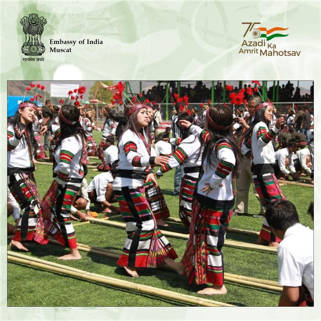 #IndiaStories #Cheraw is a very old traditional dance of the #Mizoram. It is believed that the dance already existed way back in 1st Century A.D. #Bamboos are used, and as men hold the bamboo the women folk dance between the bamboo in a harmonious rhythm. #DekhoApnaDesh