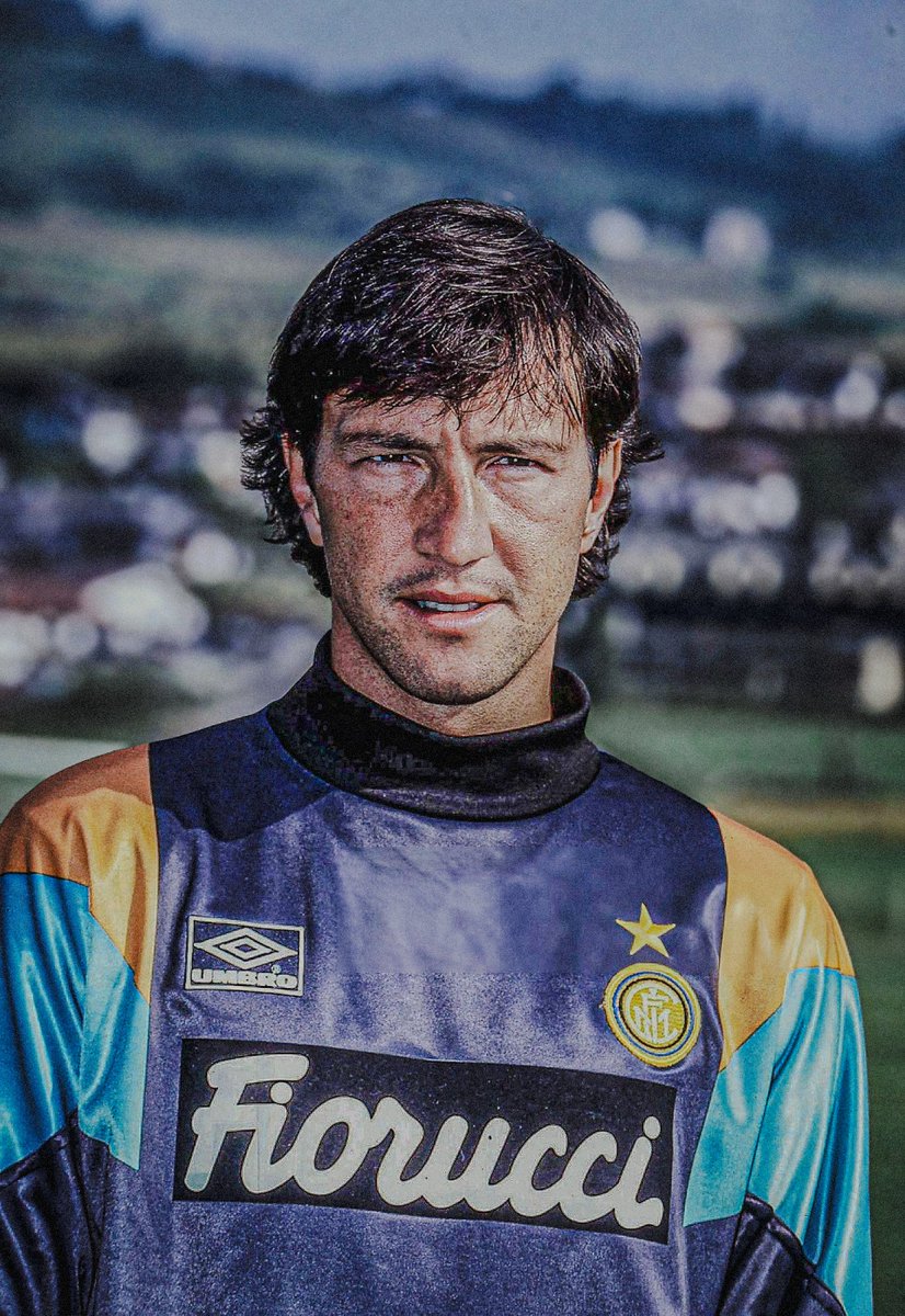 Happy birthday, Walter Zenga 🇮🇹

👕 473 Games
⚽ 424 Goal conceded
🔒 194 Clean sheets 
🏆 4 Titles
🥇 3× IFFHS World's Best Goalkeeper

𝐇𝐀𝐍𝐆 𝐆𝐋𝐈𝐃𝐄𝐑! 🕸️