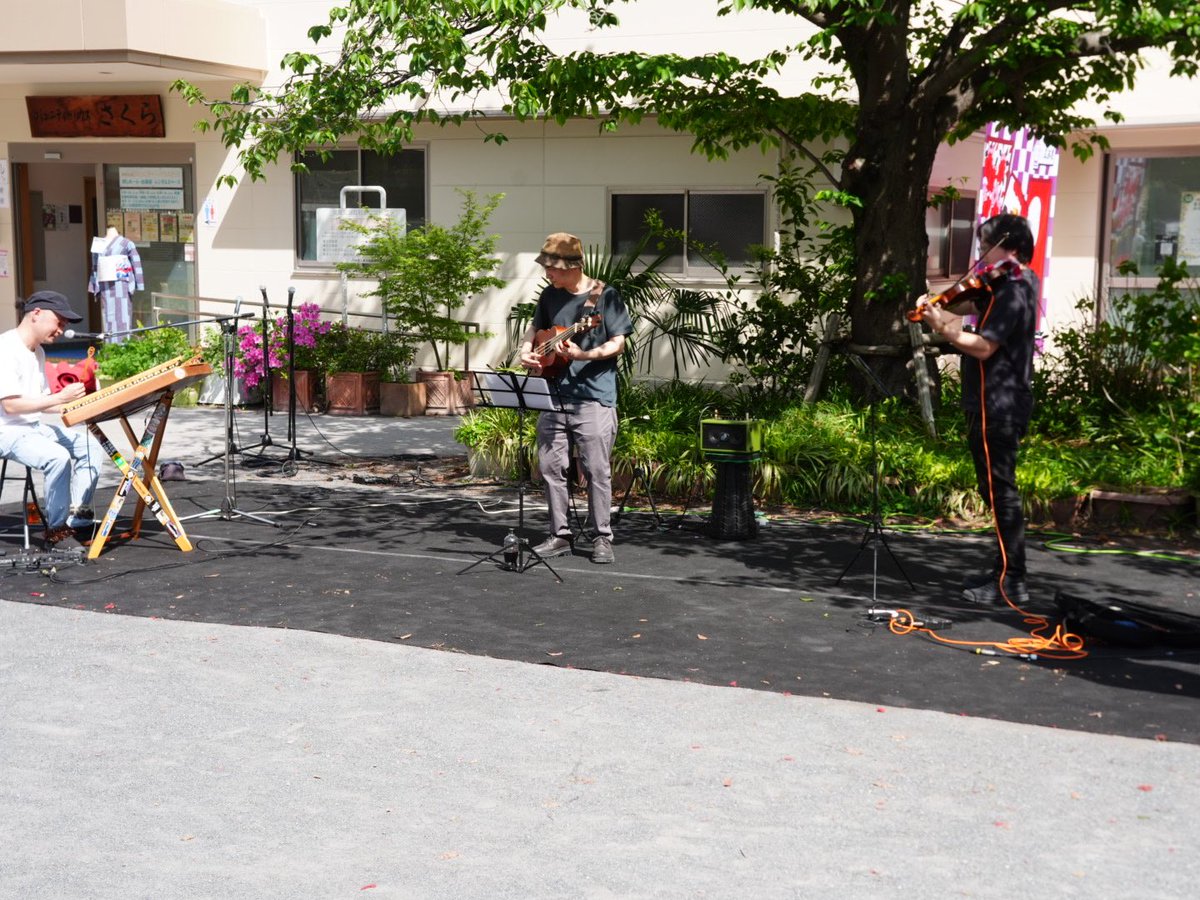 #アジア交流音楽祭
#かわさきアジアンフェスタ
より、リアルレポート～🌈

【東田公園会場】
いつもの公園がアジアンだー❣️
音楽も熱く盛り上がり、こちらの会場は屋台や子ども達も楽しめるイベントで賑わっていますー🌈