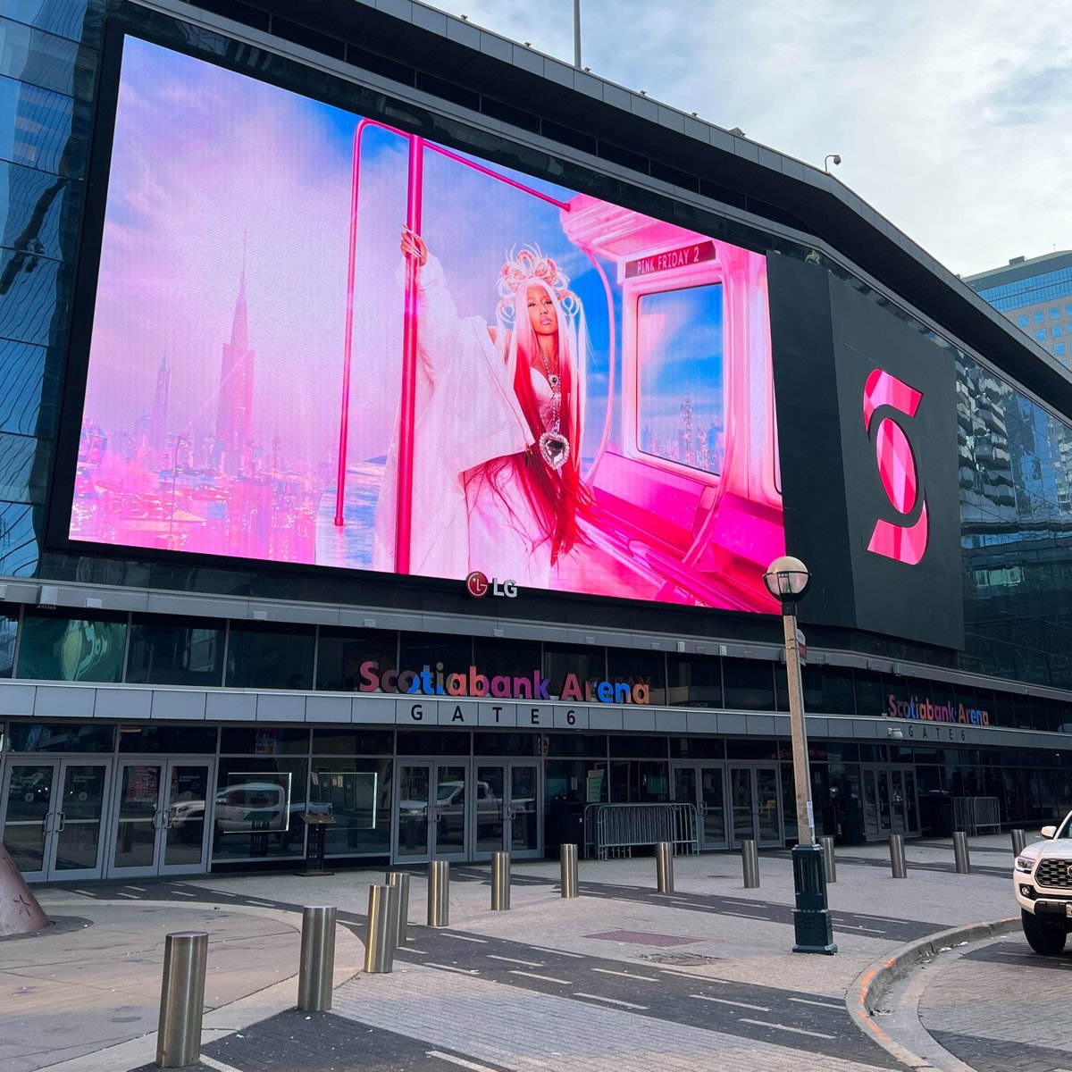 That concludes the 30th SOLD OUT show of the #PinkFriday2 Gag City WORLD Tour! 🦄 Next stop: 📍Toronto, ON Scotiabank Arena April 30th, 2024 🎫: surl.li/tejsj #GagCityToronto