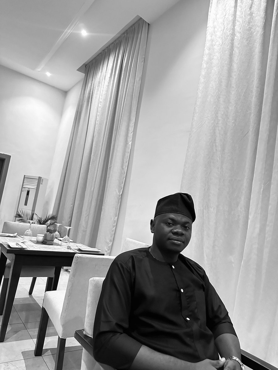 ayoayilola's tweet photo. 🥂to greatness🎂💫 https://t.co/TGBZFZ2EcU