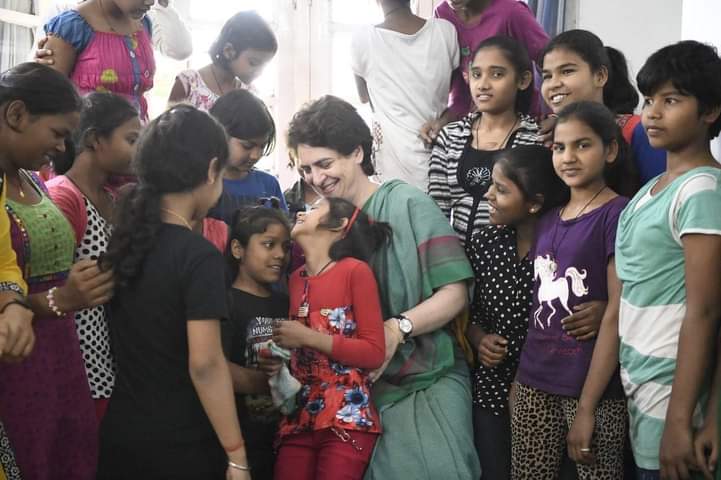 Today #PriyankaGandhi ji spoke to #PrachiNigam over phone and encouraged her and also told her not to pay attention to all this trolling

In this difficult time, Prachi needs people like @priyankagandhi who stand firmly with people in their difficult times

#HaathBadlegaHalaat