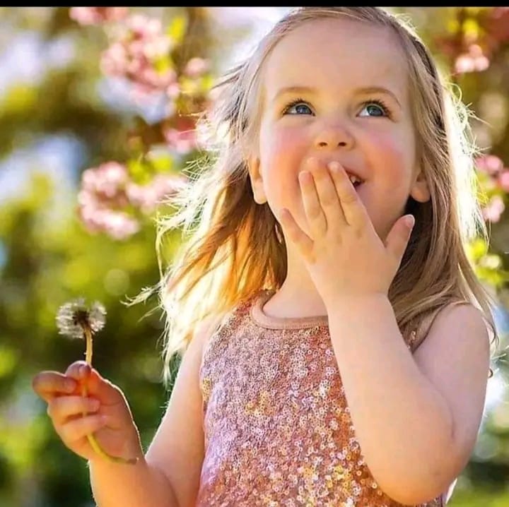 ٹیچر! تمہارا رزلٹ بہت خراب آ یا ہے ،کل پاپا کو ساتھ لے کر آ نا 😡 ورنہ 

طالب علم! ورنہ کیا ۔۔۔۔۔۔😳؟؟؟

ٹیچر! ورنہ رزلٹ فیس بُک پر اپ لوڈ کر کے اس میں پاپا کو ٹیگ کر دوں گی۔
زمانہ نیا ۔ دھمکی نئی 😜
اس کے بعد 🤔

طالب علم! میں بھی ممی کو بتاؤں گا، میری میڈم پاپا کی فرینڈ لسٹ میں