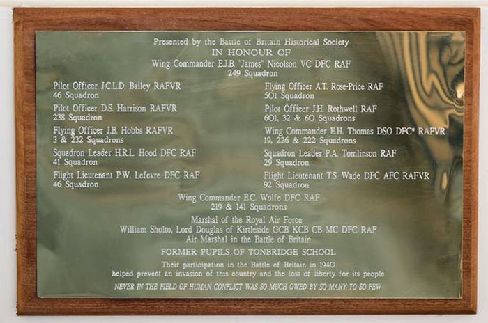 Born this day 28th. April 1919.

FO. Arthur Thomas Rose-Price.

One of THE FEW.
bbm.org.uk/airmen/Rose-Pr…

He failed to return from a sortie, shot down over Dungeness in his Hurricane.

He is commemorated by a plaque at Tonbridge School.
