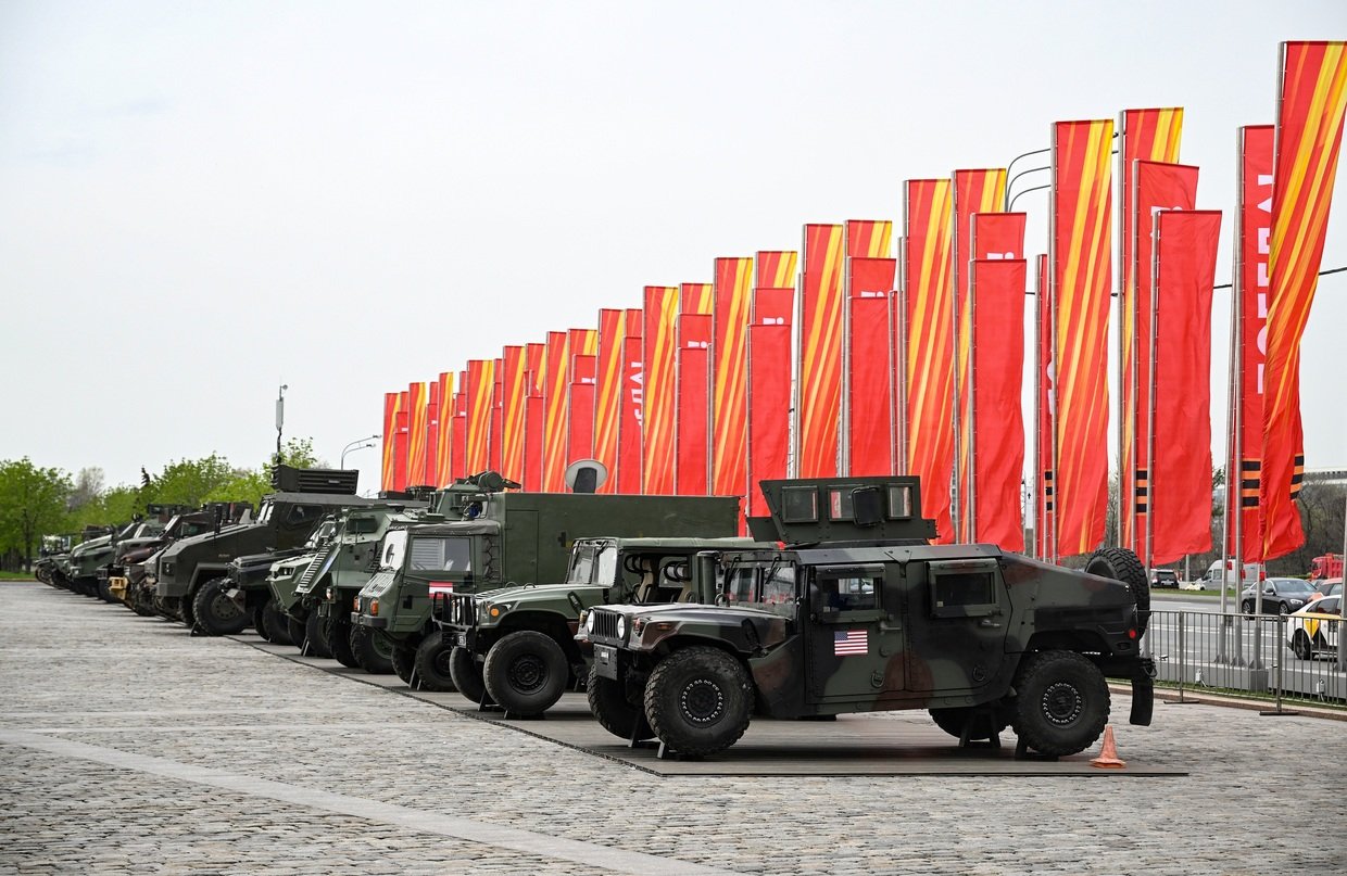 معرض غنائم اسلحة الجيش الاوكراني في موسكو  GMOpDNQa8AAWK2h?format=jpg&name=large