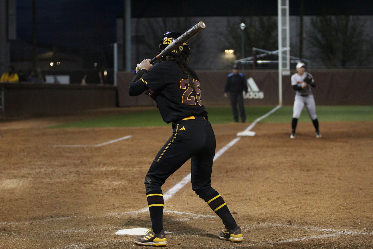 ASU Softball: Saturday night, the Sun Devils brought their 11-game losing streak to an end with a 5-4 walk-off win over California. Both teams homered three times in the back-and-forth affair. @caseymcnultyy reports from Tempe. cronkitesports.com/sun-devils-sna…