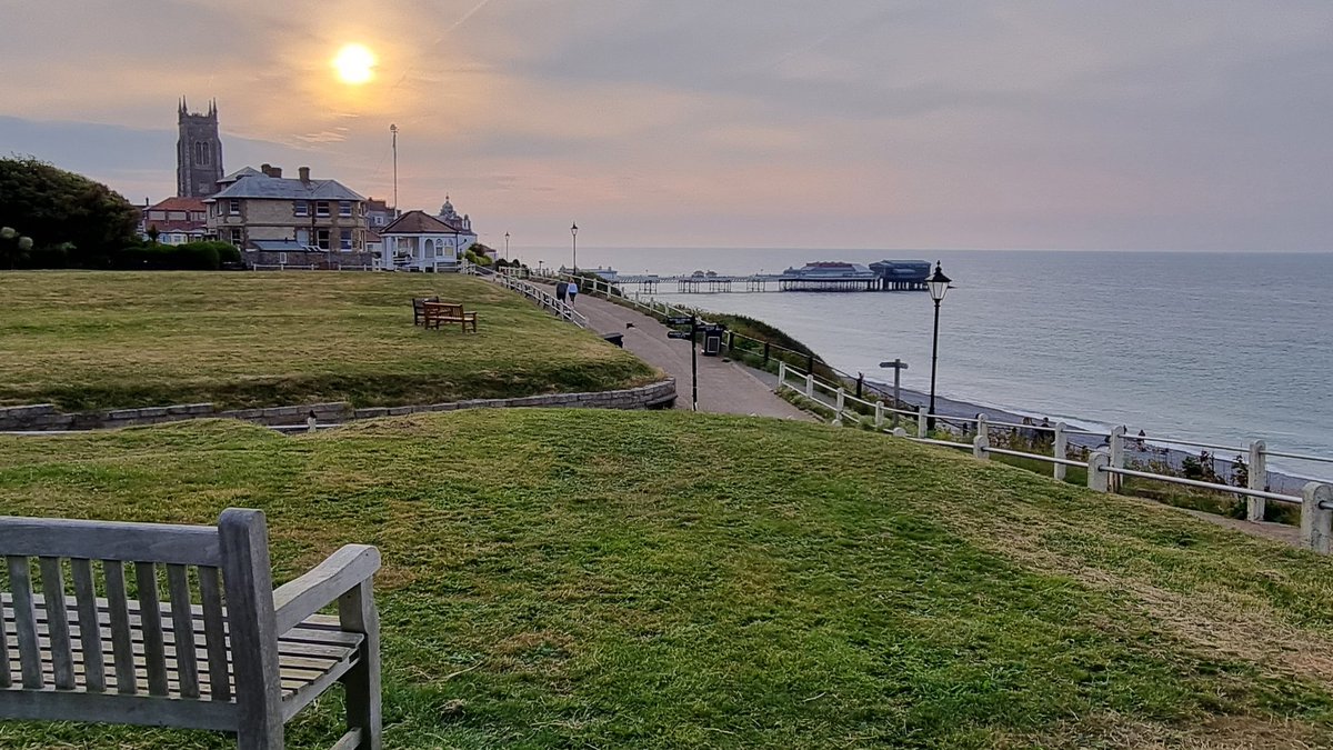 ShoresSecret's tweet photo. Dream of a beach #run or keen #parkrun tourist then #NorthNorfolk has great routes for you at Overstrand to Cromer, #BlicklingNT and #SheringhamNT book yourself a new running route and stay at #SecretShores or #SecretSands coastal accommodation https://t.co/tpfDcoLJjw