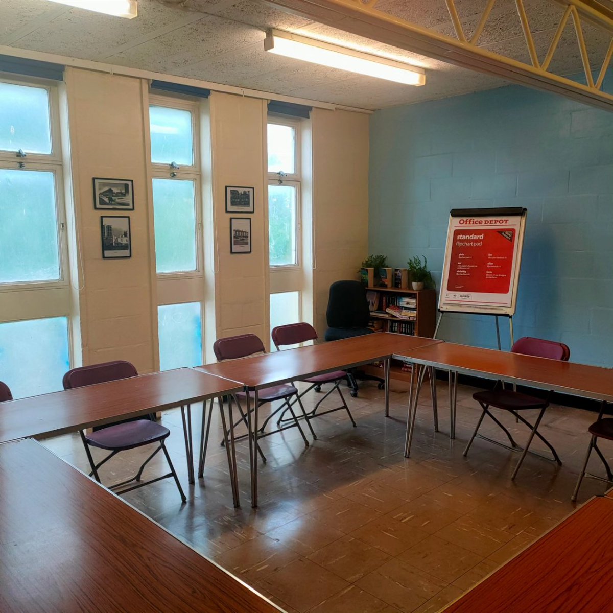 Take a look at the space we used for our parents in business networking event held roughly 2 weeks ago, at the Glyndon Community Centre in Plumstead, South London. 

Always grateful for the love shown by members of the local community!

#CommunityCentre
#ParentsInBusiness