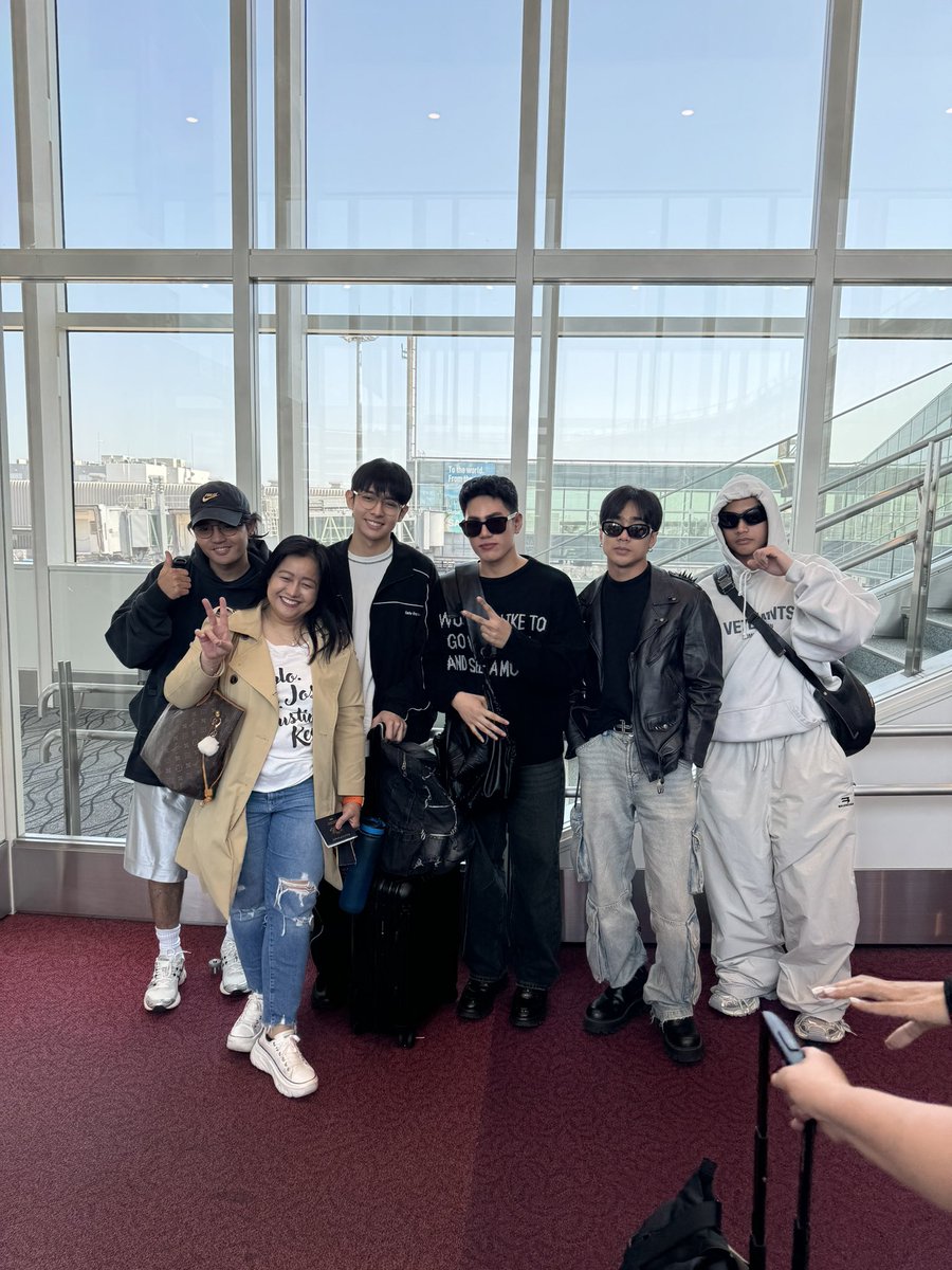 <a href="/SB19Official/">SB19 Official</a> Touchdown in 🇯🇵 

This was a fan who flew from LA to Tokyo to watch the show tomorrow 💙

📸 #MamaSony

#SB19 #PAGTATAGWorldTourJapan 

See you at the show tomorrow #ATIN Japan!