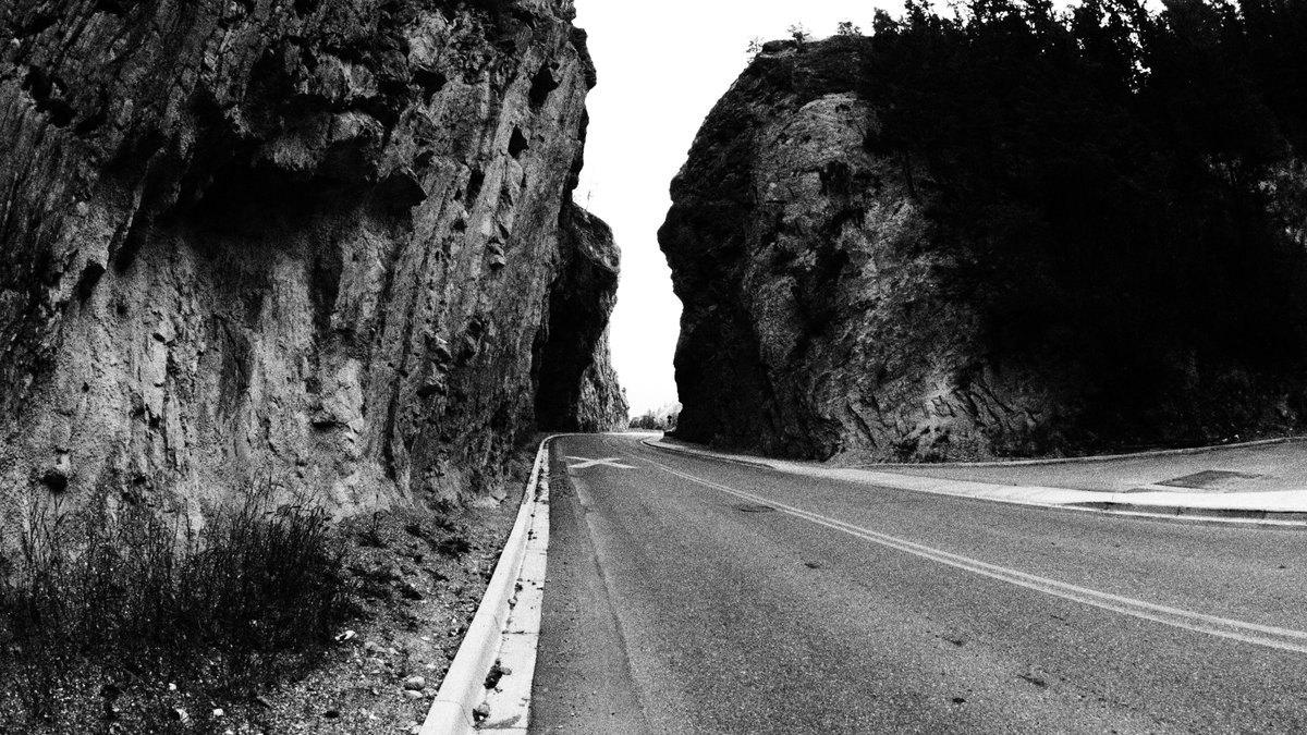Sinclair Canyon/Radium Hot Springs B.C. #RoadTrip #TravelTheWorld #photography #blackandwhitephotography #blackandwhitephoto #CanadianRockies #OlympusCameras
my photo 📷