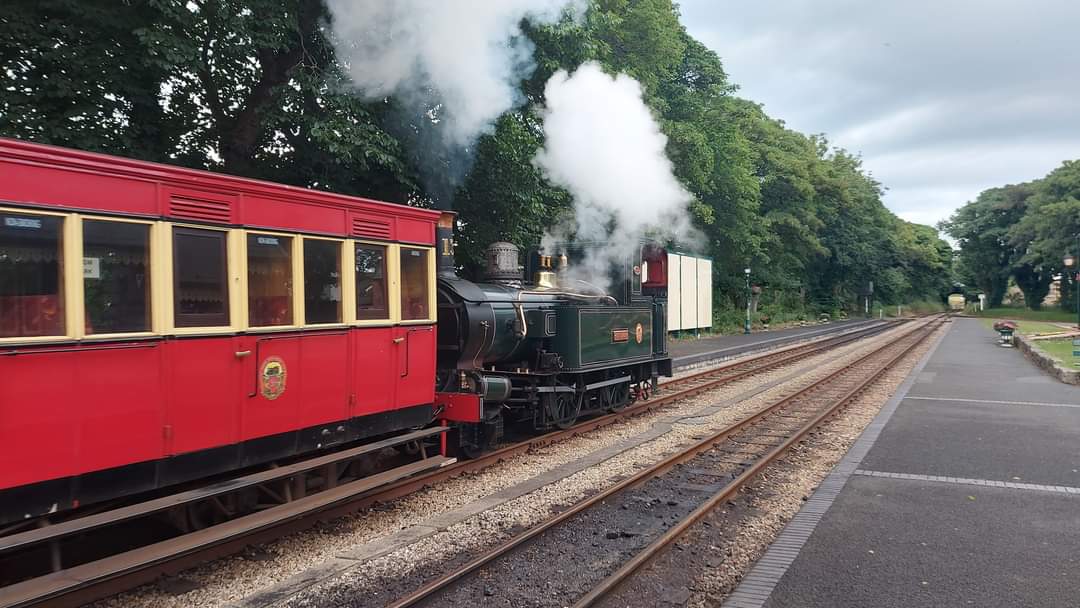 No.13 𝘒𝘪𝘴𝘴𝘢𝘤𝘬 of 1910 arriving with a train from the south while on test last summer during the anniversary celebrations; trains are running today #iomrailway #heritage #steam #nostalgia #grearphoto #Castletown #placetobe #IsleofMan #Kissack #locomotive #IMR150