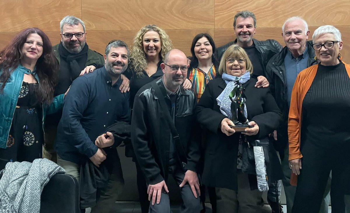 La Federació de @teatreamateurca ens ha otorgat el premi Arlequí 2024 a l’Entitat. Moltíssimes gràcies a totes i tots els qui, en algun moment o altre, heu col·laborat amb nosaltres i ho heu fet possible. Visca el teatre amateur!!