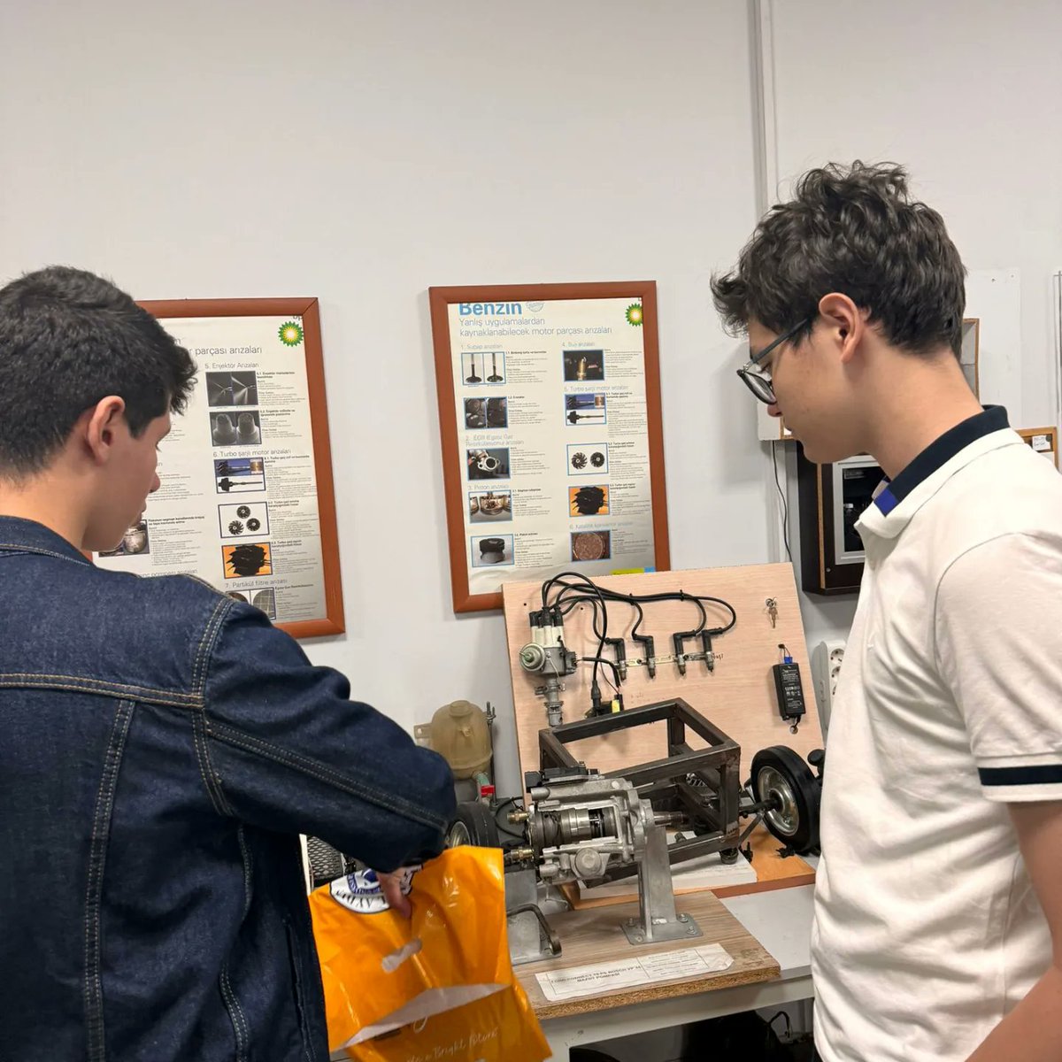 📌11. Sınıf öğrencilerimizle birlikte “Üniversite Tanıtım ve Kültür Turu” gezimizin 4. Gününü Aydın Üniversitesi işe sonlandırdık. Üniversitemizin çeşitli programlarını dinleyip, uygulama alanları ve projelerini ziyaret ettik. 
<a href="/bahcesehir_k12/">Bahçeşehir Koleji</a> <a href="/ureyenerchngr/">Cihangir Üreyener</a> <a href="/hakanoztrk_/">Hakan Öztürk</a>