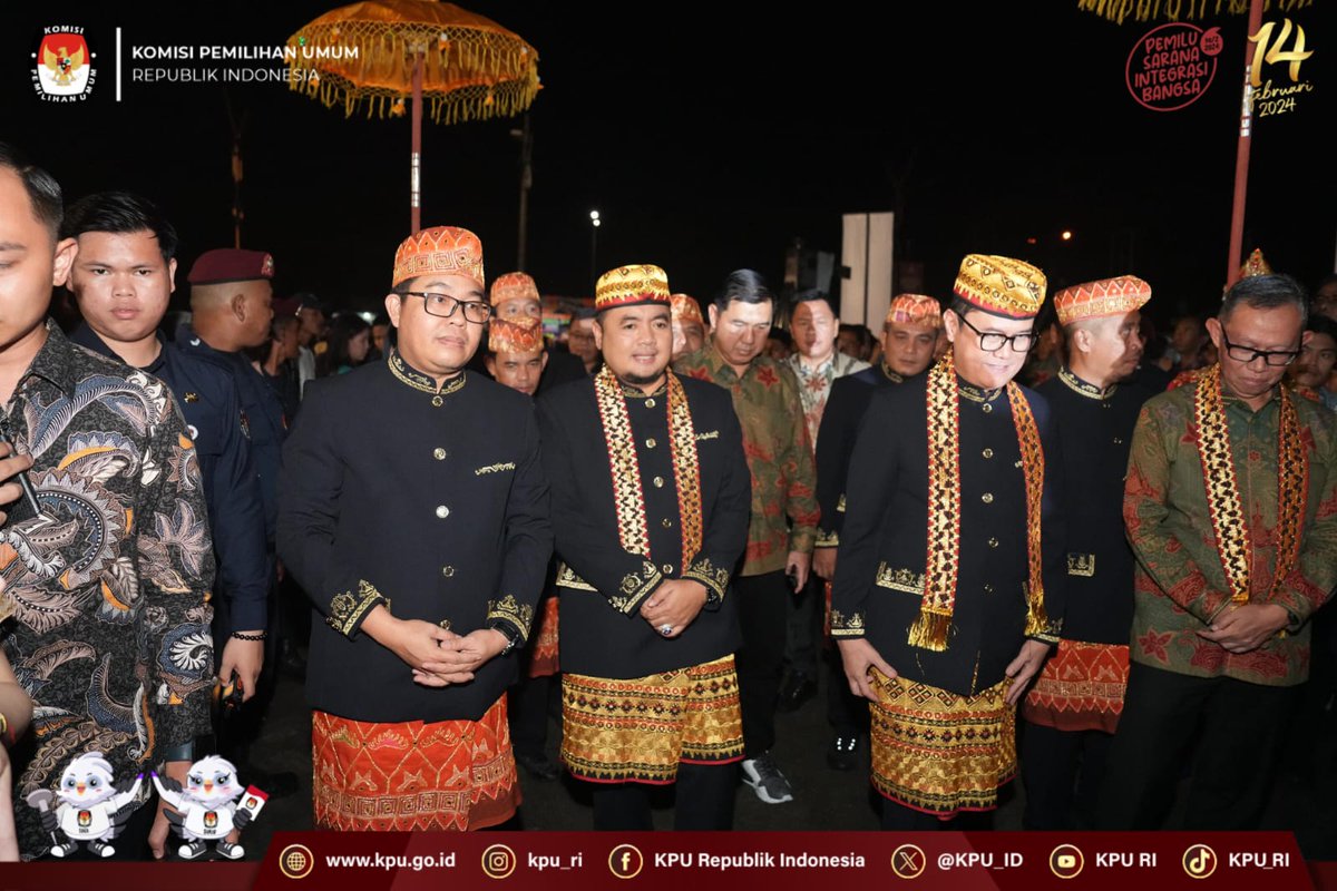 KPU_ID's tweet photo. #TemanPemilih, Anggota KPU Mochammad Afifuddin hadir dan memberi pengarahan pada Launching Pemilihan Gubernur dan Wakil Gubernur Lampung Tahun 2024 yang diselenggarakan KPU Provinsi Lampung, Sabtu (27/04/2024). https://t.co/xL1c1xAcPR