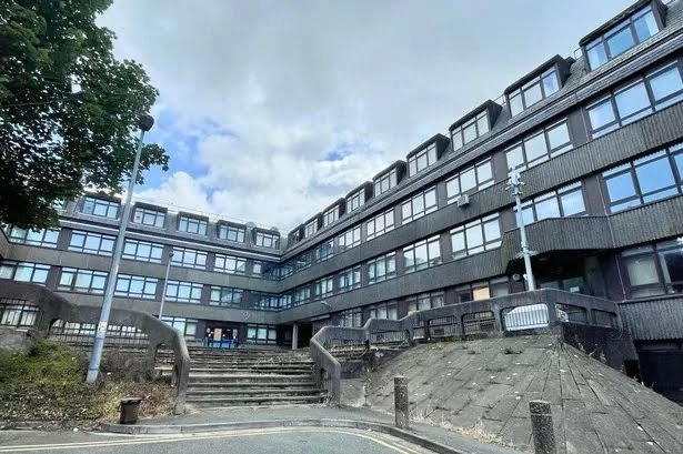 I hope Cyngor Gwynedd doesn't ruin the Crown Offices in Caernarfon, especially the windows and the outer staircases. @C20Society @C20Cymru