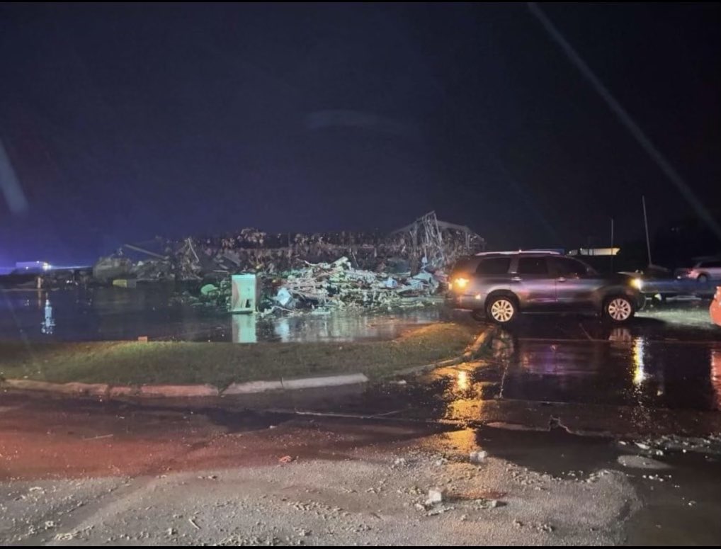 @Eskimokie36 My cousin sent me this picture of what used to be the Homeland grocery in Marietta…