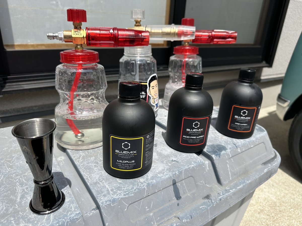 todo1018's tweet image. 昨日は岡山…
朝、雨も降っていてドロドロです

今日は久しぶりにホイールも含めて洗車しようと思っていたのですが…
朝から暑い🥵
その中、ジョガーとどでした
なのでもう洗車前からフラフラですw

という事で…
今日も
3ph洗車&amp;amp;フロントガラスリセットです

メニュー
#bluemix
プレウォッシュ…