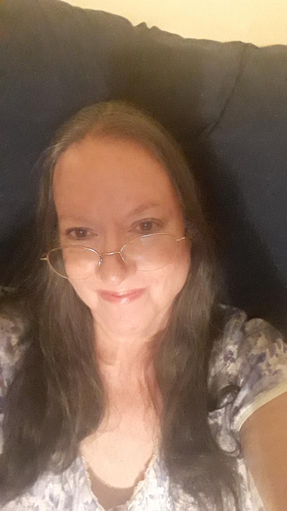 LisaRooker6's tweet photo. Another exciting saturday night at home alone 😊💖 https://t.co/aJAFLkPdaa