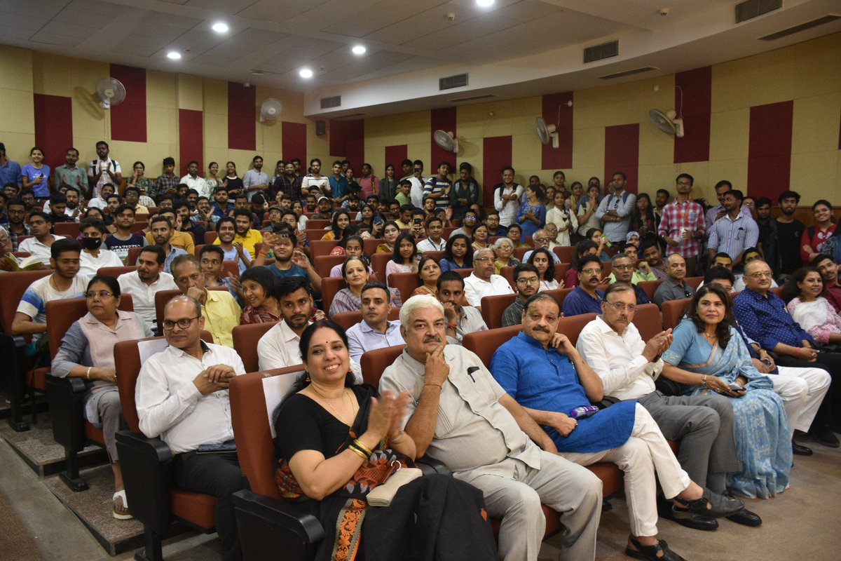 Privileged to moderate the deliberations of a power packed panel at the release of Hindi version of Dr Vikram Sampath's book 'Waiting for Shiva-Unearthing the truth of Kashi's Gyanvapi.' Thanks @vikramsampath @maliniawasthi @Vishnu_Jain1. @KashiManthan