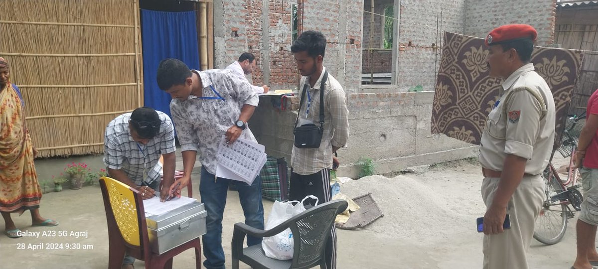 SdiproA60's tweet photo. Day-2
Home Voting by the Poll Team of North Salmara Election District
@eci @ceo_assam #homevoting #Sveep2024 #votingmatters #voting2024 #VotingRights #VotingAwareness #votingday #northsalmaraelectiondistrict #NothingLikeVoting 
#Loksabha2024 
#GeneralElection2024 #Election2024 https://t.co/IBSj8UTe7o