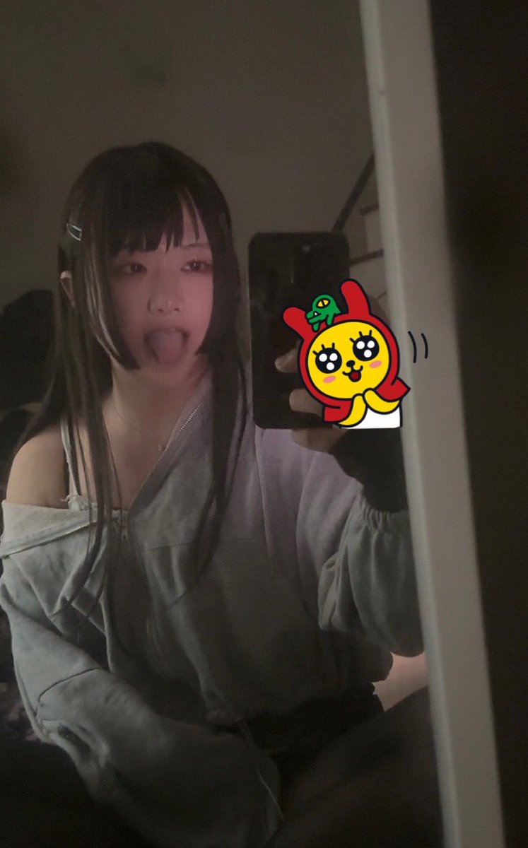 이런표정 부끄러븜🫣🫣

(뚜껑은 앞으로 이거닷! 긴게 좋넹😍
관리는힘들지만)

암튼 부끄러븜🙈🙊 

근데 나 이시간에 왜..업했뉴.......