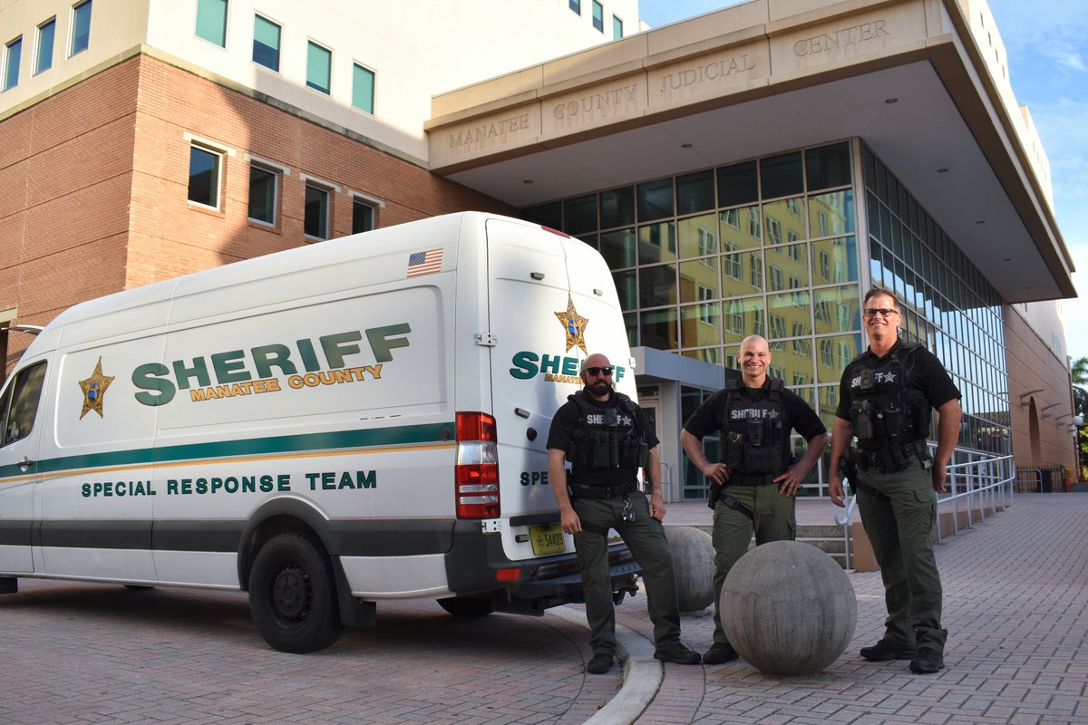 We had an amazing time at the #DeSotoParade last night! Thank you to everyone who made it a safe, fun event! Special thanks to the organizers, our MCSO Special Response Team (SRT), Bomb Squad, UAS (Drone) Team, and partners at @bradentonpd for their work to keep attendees safe!