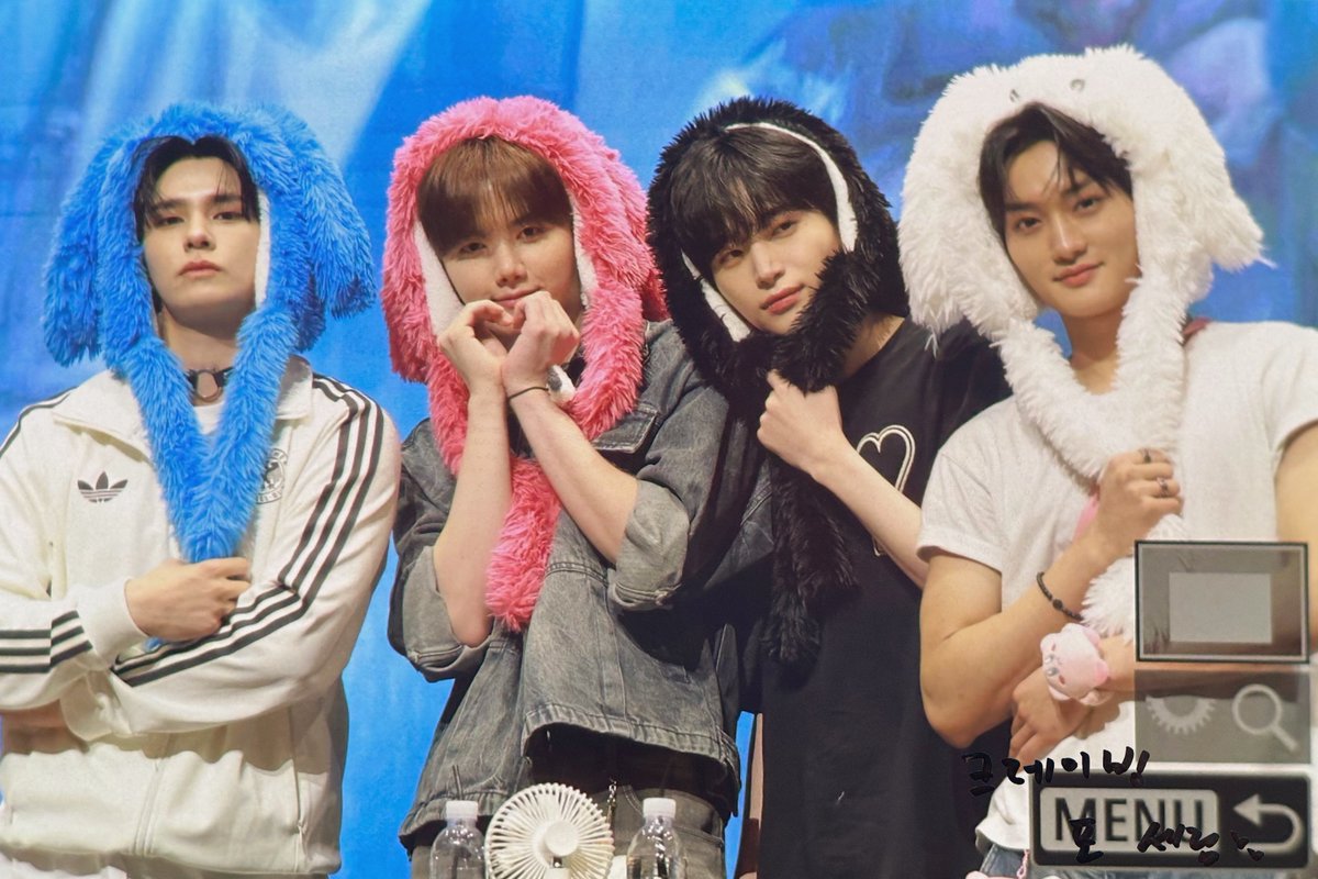 이목구비 빡빡빡즈😎
240428 soundwave 사운드웨이브 대면 pre  #세림 #민희 #정모 #태영 #크래비티 #SERIM #MINHEE #JUNGMO #TAEYOUNG #CRAVITY