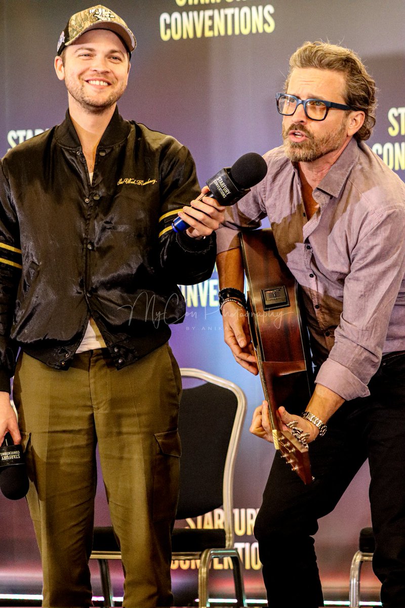 Alex & Rob at #CR8 
Crossroads 8

#alexandercalvert #genv #robbenedict #theboys #supernatural #crossroads8 #starfuryevents #SPNFamily