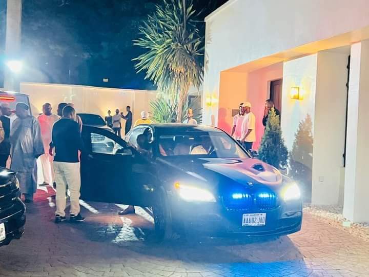 Last night, H.E, Atiku Abubakar was hosted to a dinner by his dear son Muhammed Atiku Abubakar, at his newly opened BOTO (Eatery), located at No. 7 Yalinga Street, behind AP Plaza Wuse II, Abuja.