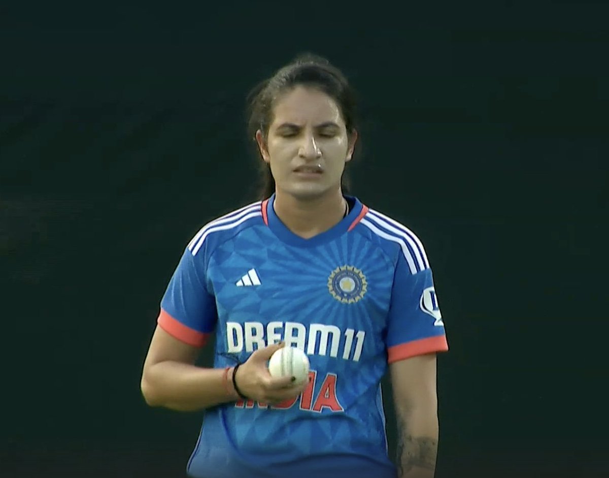 Wicket for Renuka Singh Thakur in the very 1st over 🔥 Dilara Akter goes for 4 (3) #CricketTwitter #BANvIND