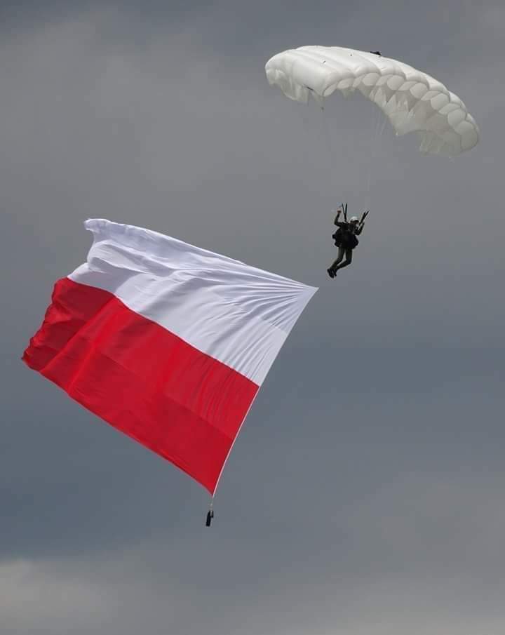 Najpiękniejsze barwy! Fot. 1.Pułk Lotnictwa Myśliwskiego „Warszawa” OPK 1943-2000