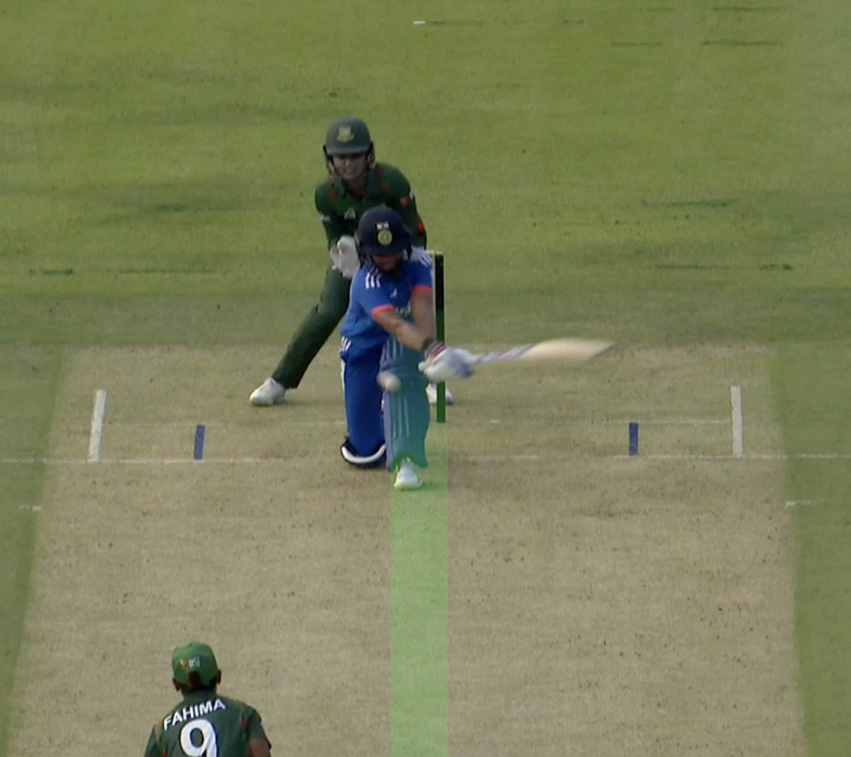 Harmanpreet Kaur is trapped in front by Fahima Khatun She departs scoring 30 (22) 🇮🇳 India: 106/3 (13.4) #CricketTwitter #BANvIND