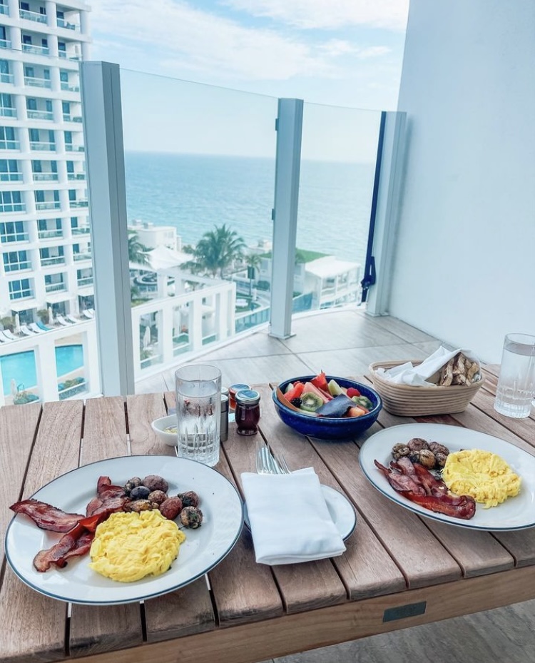 Wake up☀️. Breakfast🍳. Beach🌊. Repeat🔁. #fortlauderdale #ftlauderdale #brunch #breakfast #lunch #sunday #sundayfunday #april #hotel #beach #ftlbeach #ftl #fllbeach #fll #fortlauderdalebeach #fourseasons #fourseasonsftl #views #broward #southflorida #florida #visitflorida